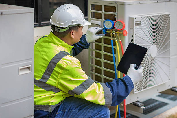 Professional Emergency Ac Repair technician working in Alvin, TX